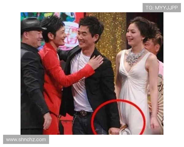 足球明星受伤瞬间的真实画面揭示运动背后的艰辛与挑战 足球明星受伤瞬间的真实画面揭示运动背后的艰辛与挑战