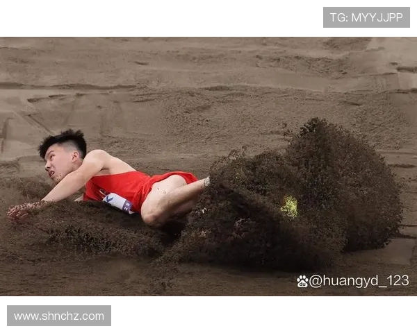 足球明星因不当行为遭重罚115万元引发广泛关注和讨论